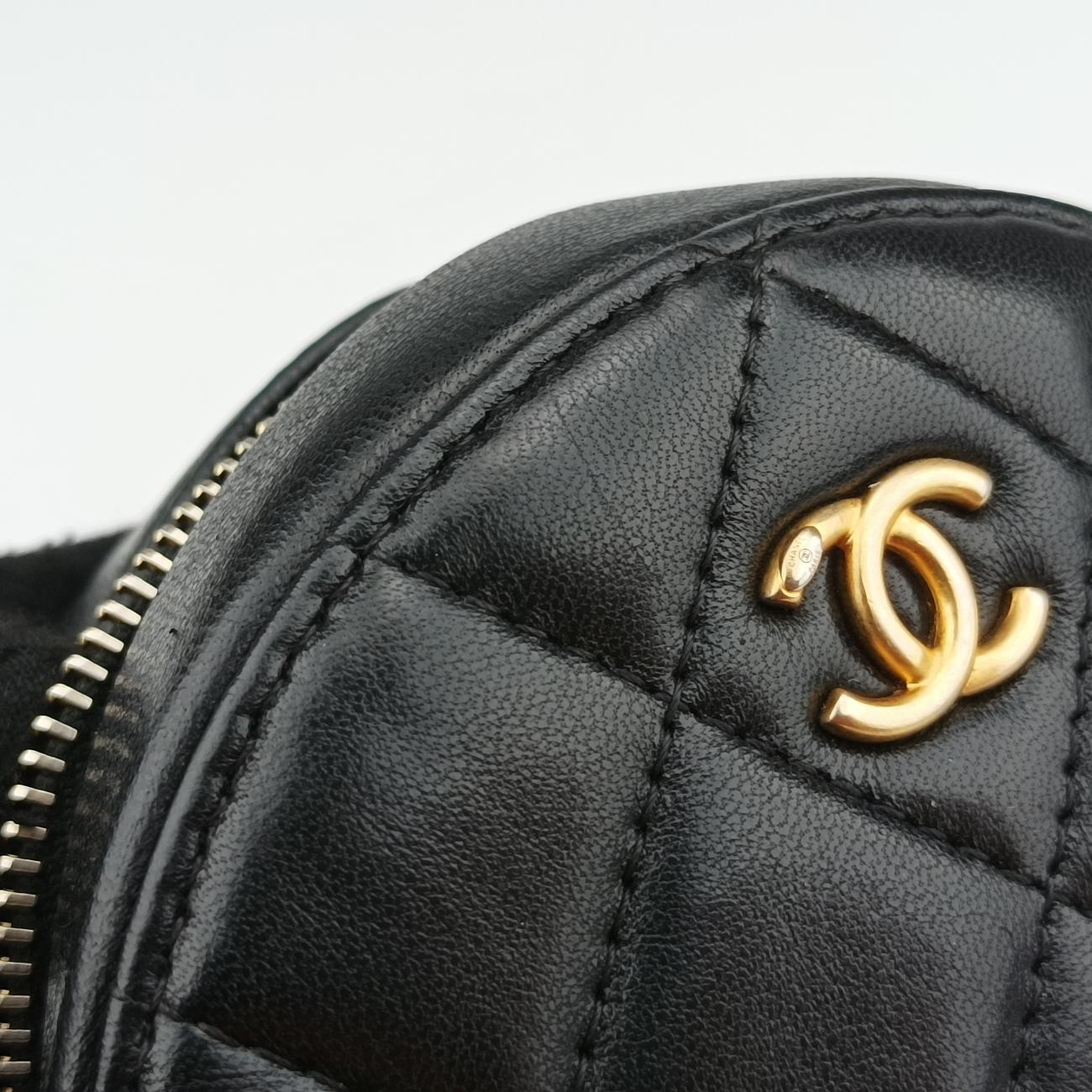 Pre-owned Chanel Matelasse Round Black Leather AP1449 shoulderbag | stylenewstar