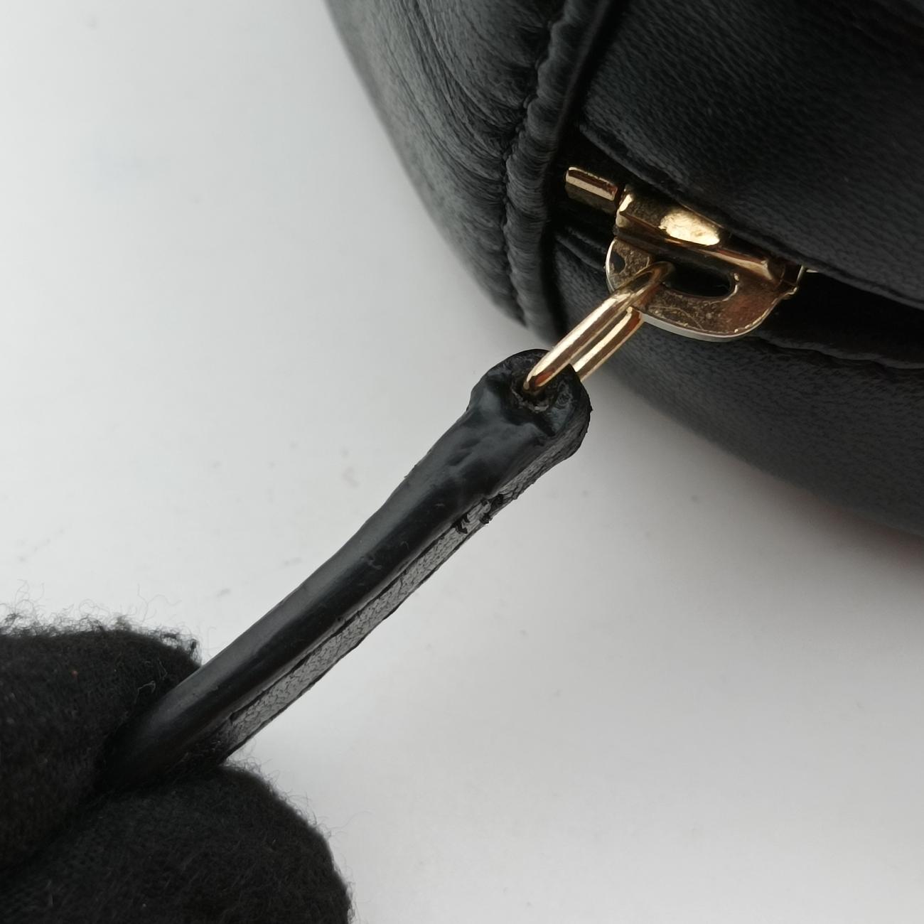 Pre-owned Chanel Matelasse Round Black Leather AP1449 shoulderbag | stylenewstar