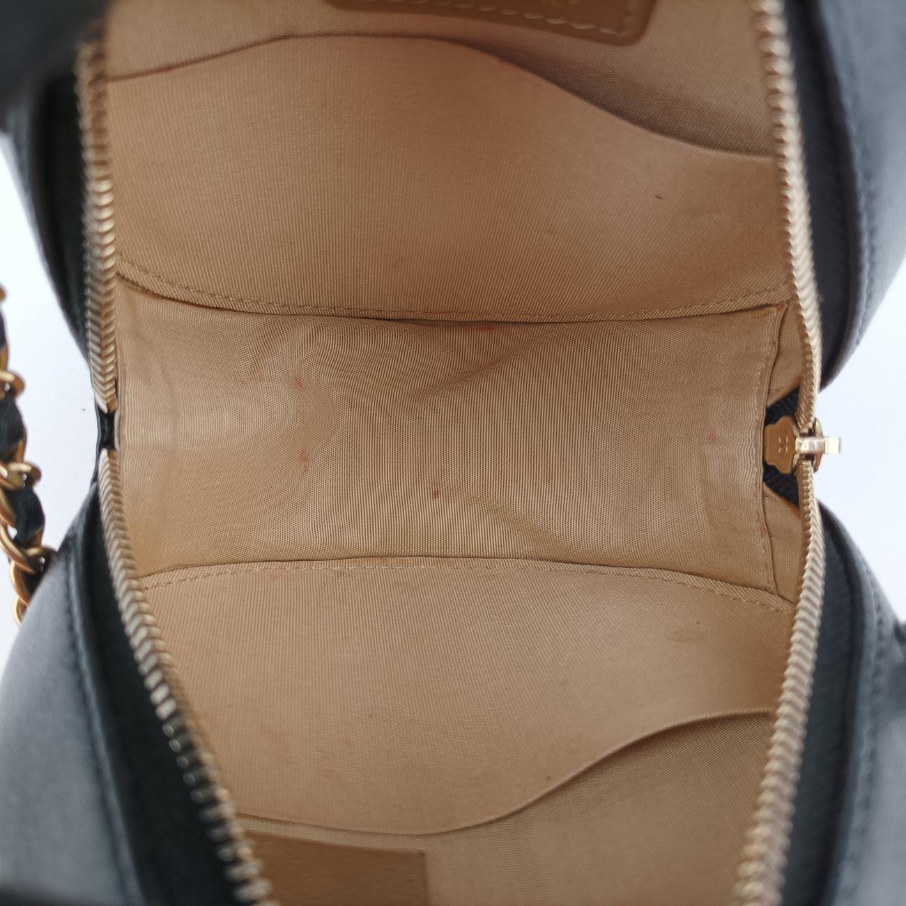 Pre-owned Chanel Matelasse Round Black Leather AP1449 shoulderbag | stylenewstar