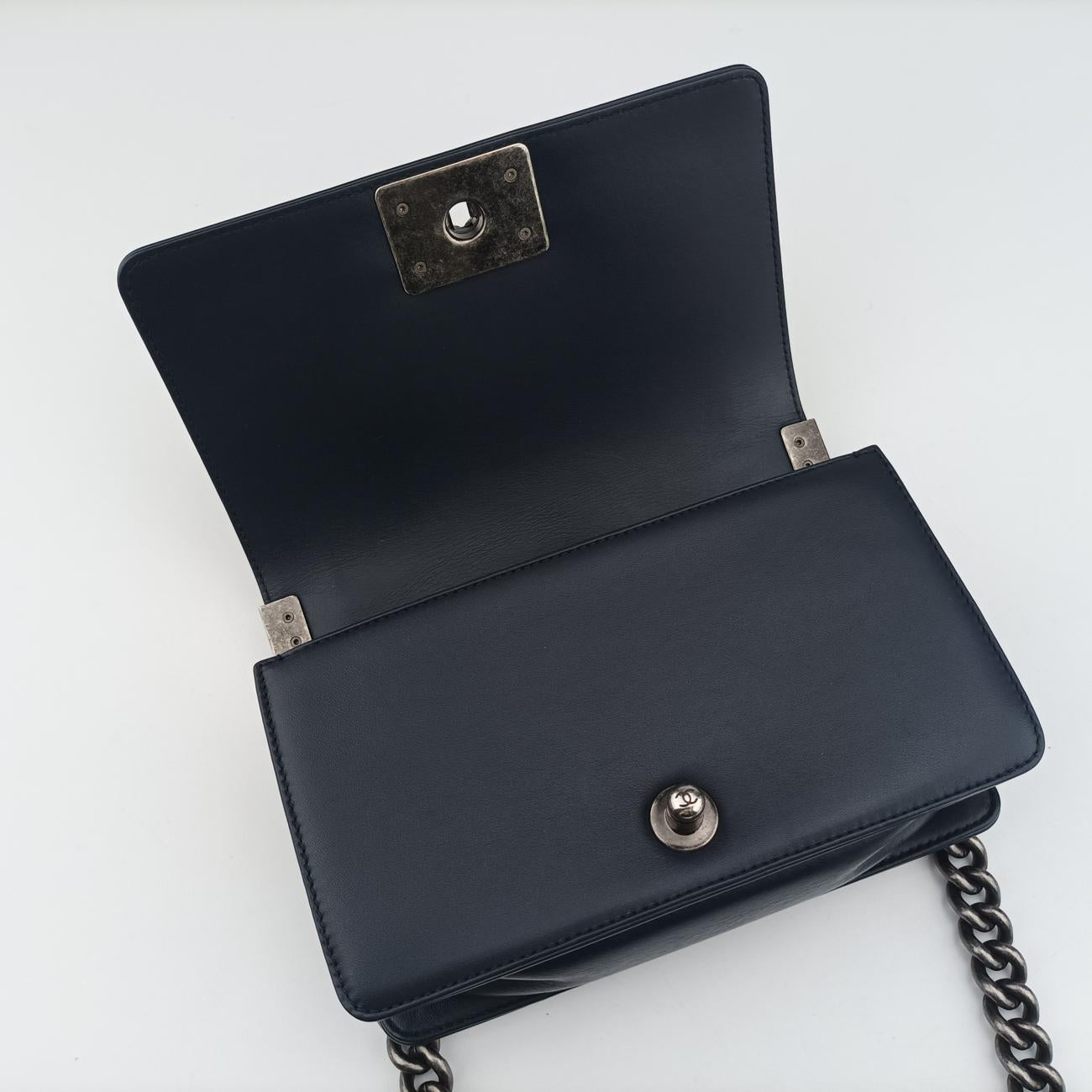 Secondhand Chanel BOY CHANEL Multicolour Leather A67085 shoulderbag | stylenewstar