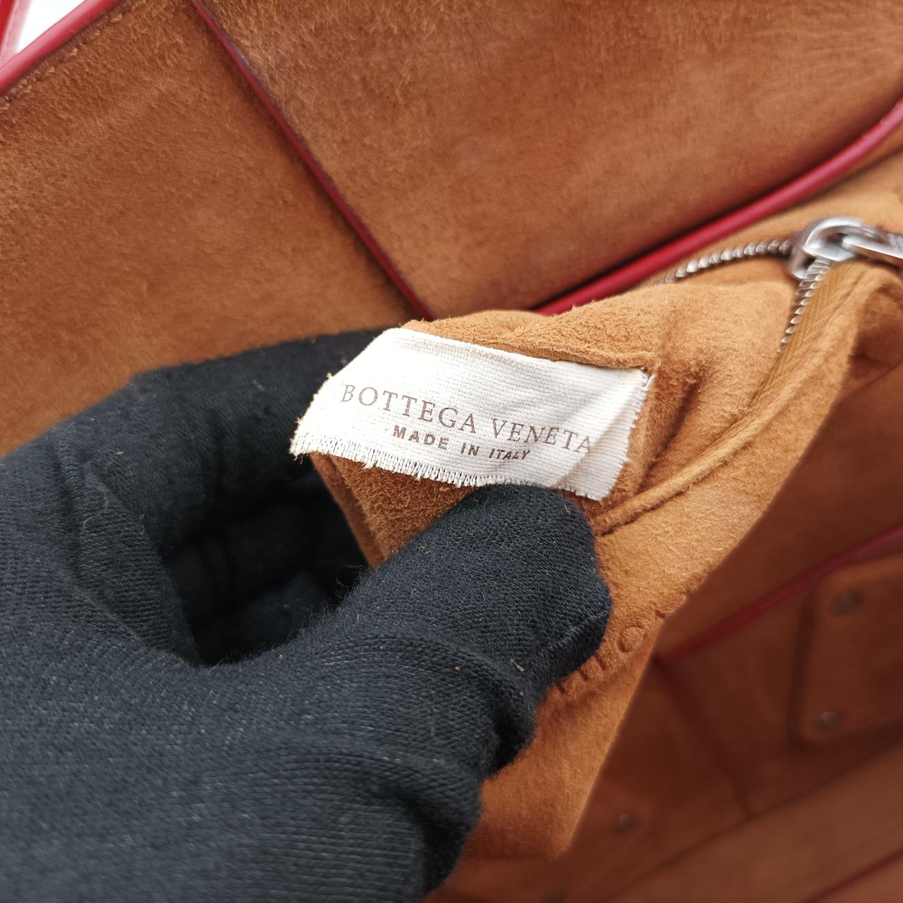 Secondhand Bottega Veneta The Arco Red Leather  shoulderbag | stylenewstar