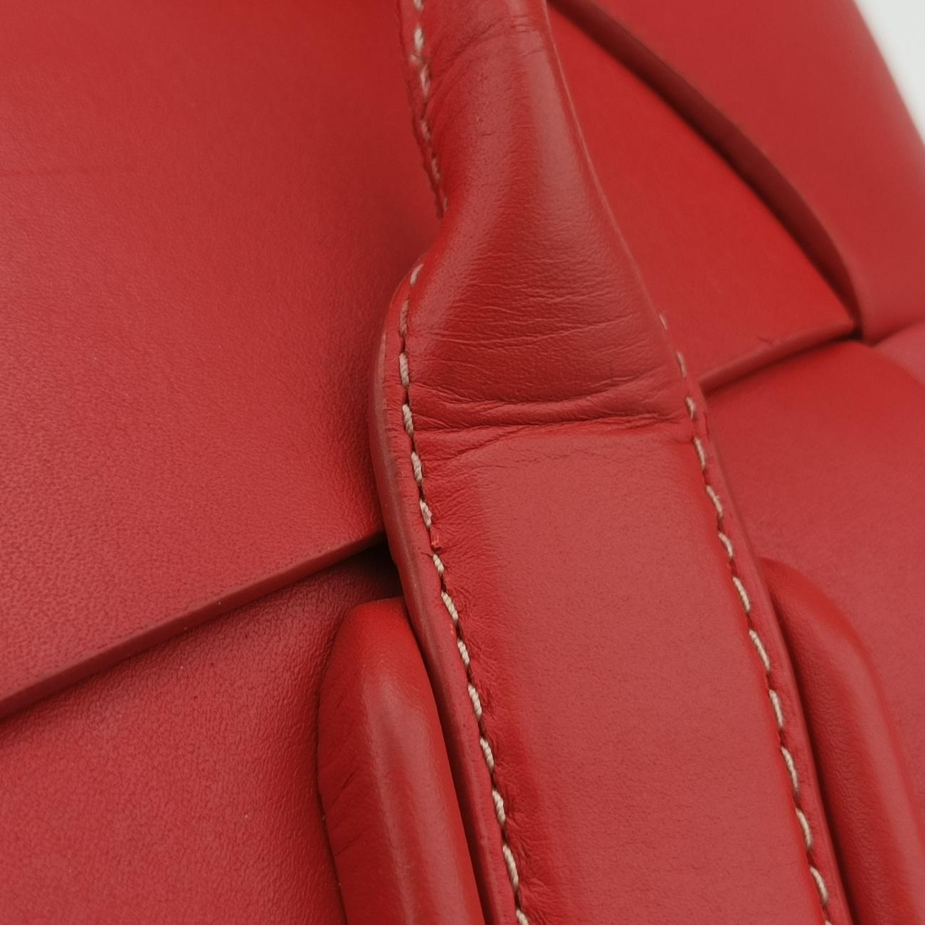 Secondhand Bottega Veneta The Arco Red Leather  shoulderbag | stylenewstar