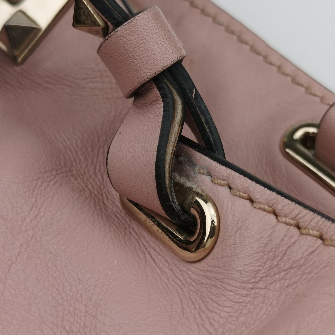Secondhand Valentino Rockstud Pink Leather  shoulderbag | stylenewstar