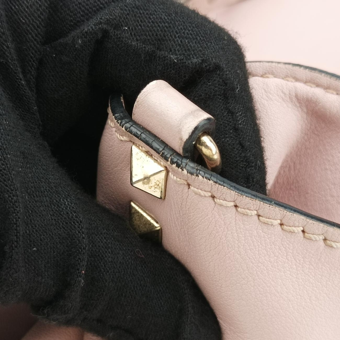 Secondhand Valentino Rockstud Pink Leather  shoulderbag | stylenewstar