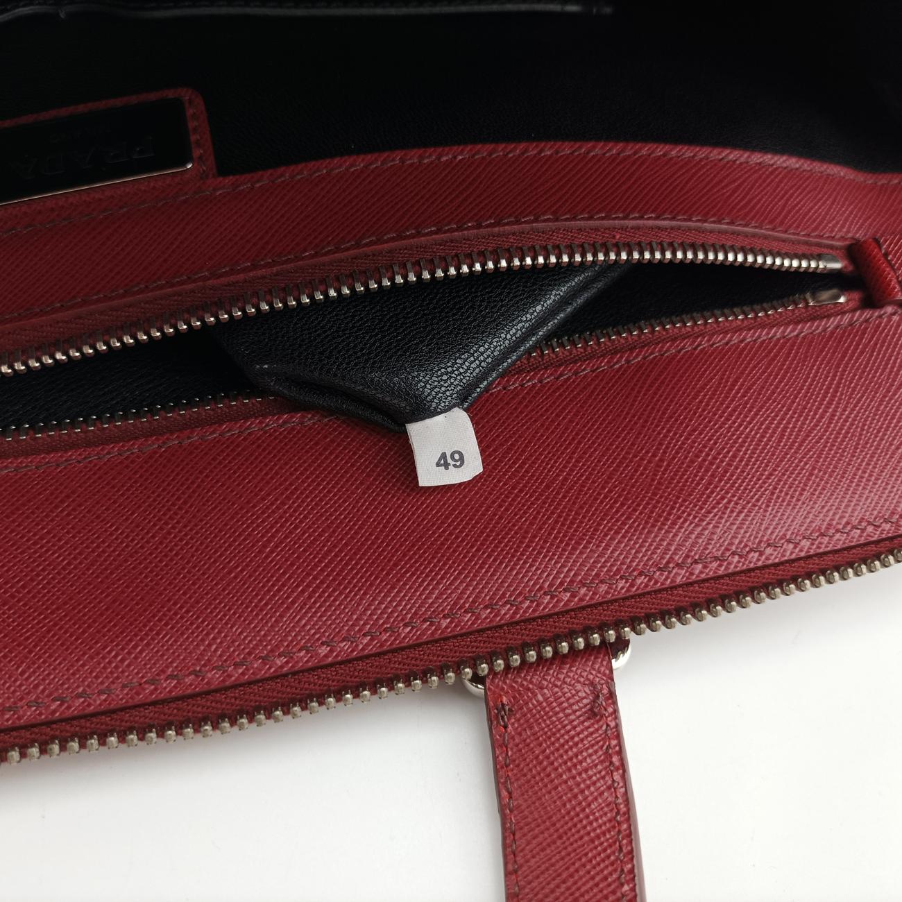 Vintage Prada Triangle Logo Plate Red Saffiano Leather  handbag | stylenewstar