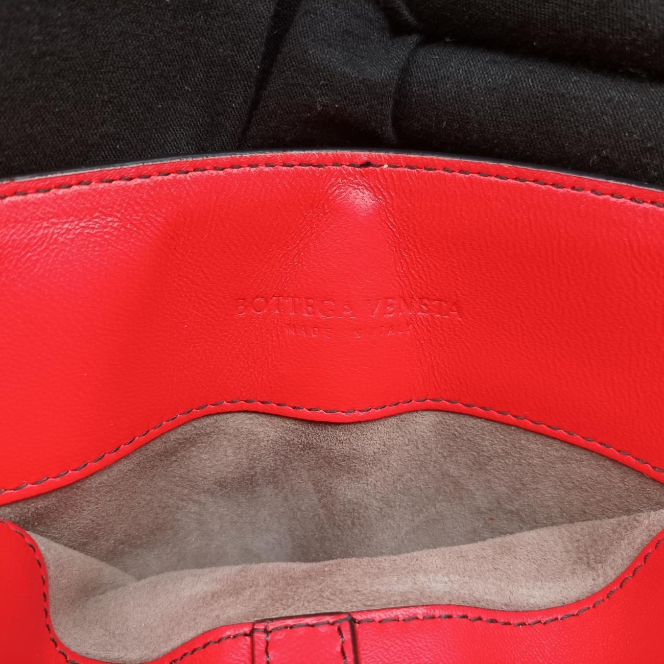 Secondhand Bottega Veneta Intrecciato Red lambskin  shoulderbag | stylenewstar