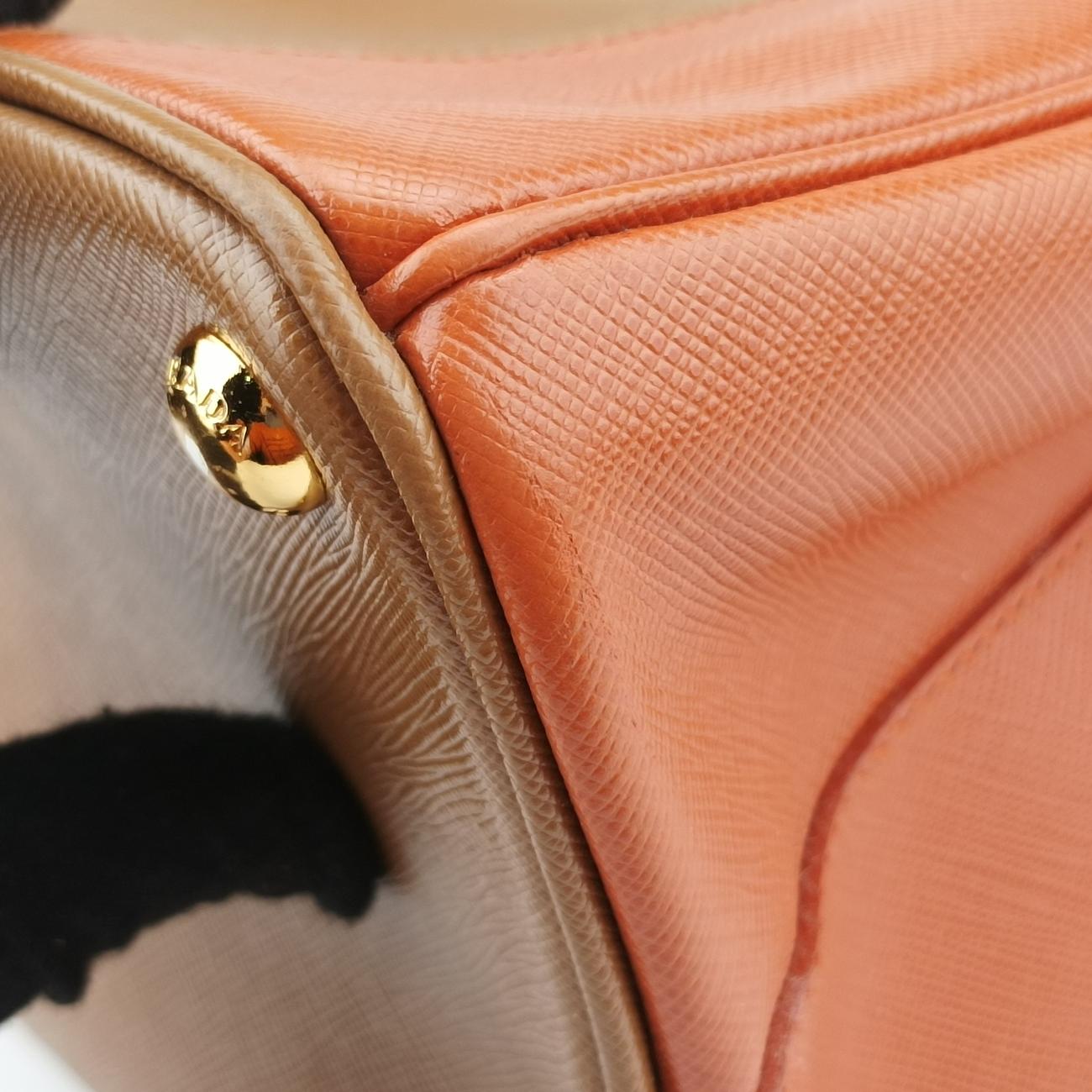 Vintage Prada Galleria beige×orange SAFFIANO　Leather B2274C shoulderbag | stylenewstar