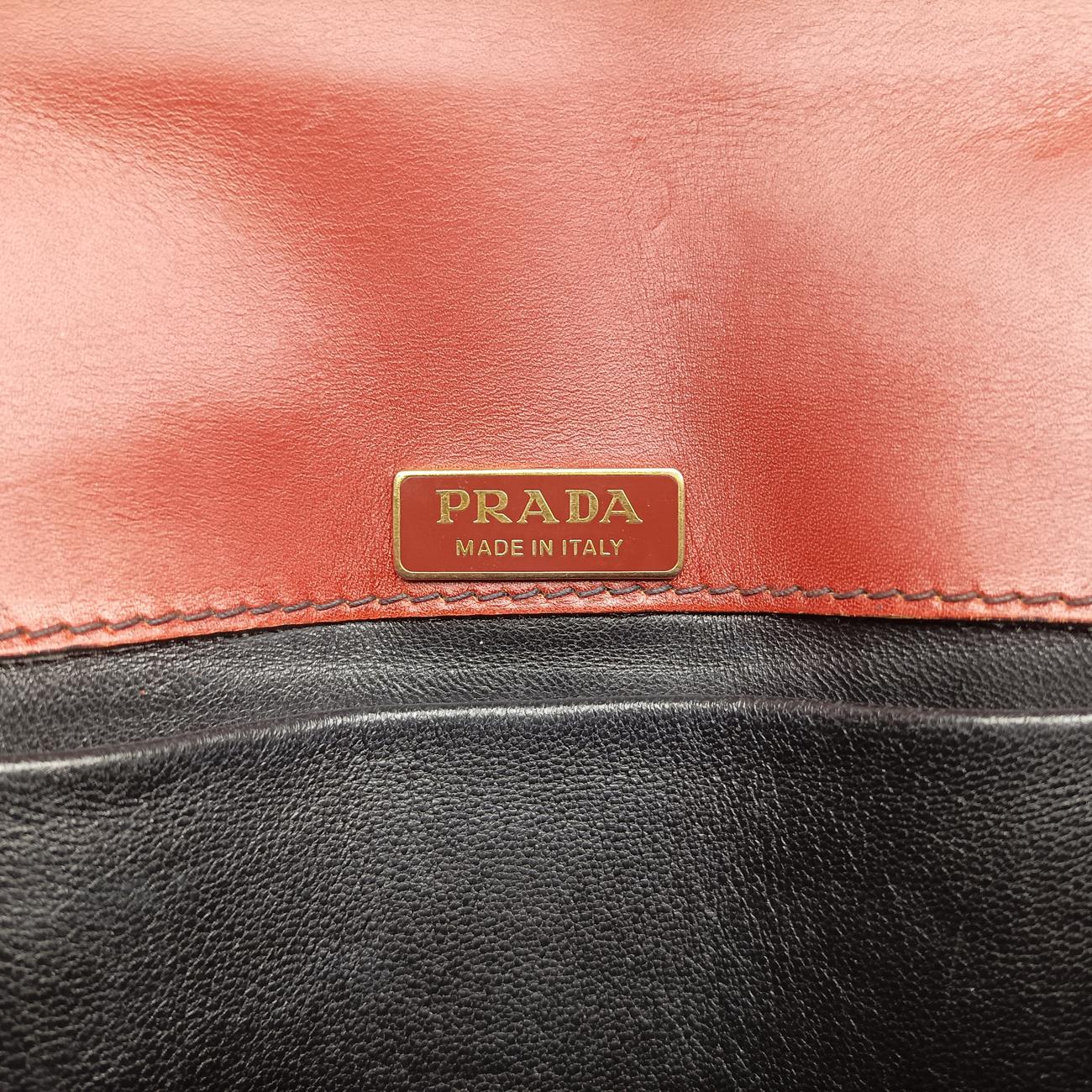 Vintage Prada Pionnière Red×black leather 1BH056 shoulderbag | stylenewstar