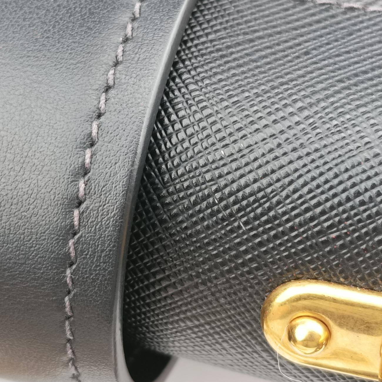 Vintage Prada Pionnière Red×black leather 1BH056 shoulderbag | stylenewstar