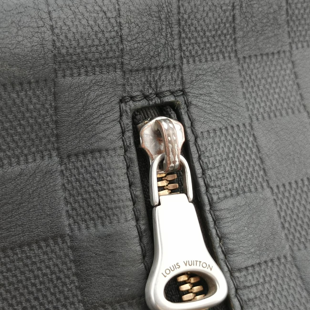 Pre-owned Louis Vuitton Discovery Messenger PM Onyx Damier Infini Leather N42415 shoulderbag | stylenewstar