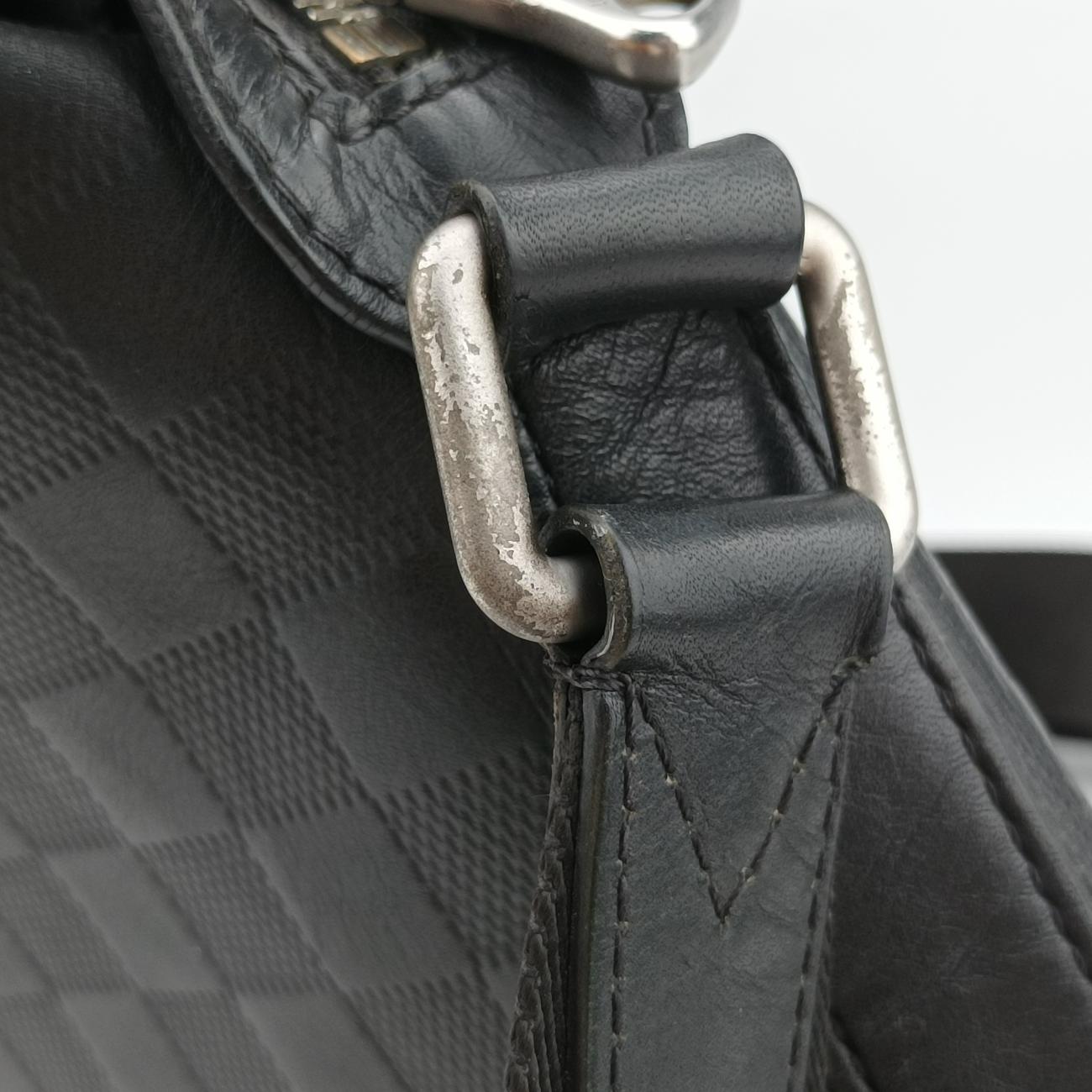 Pre-owned Louis Vuitton Discovery Messenger PM Onyx Damier Infini Leather N42415 shoulderbag | stylenewstar