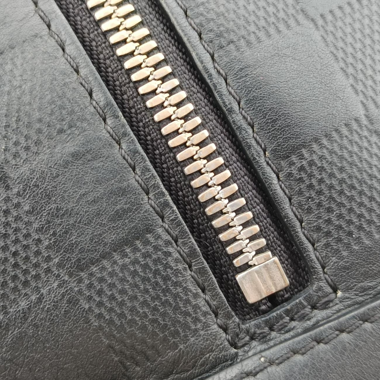 Pre-owned Louis Vuitton Discovery Messenger PM Onyx Damier Infini Leather N42415 shoulderbag | stylenewstar