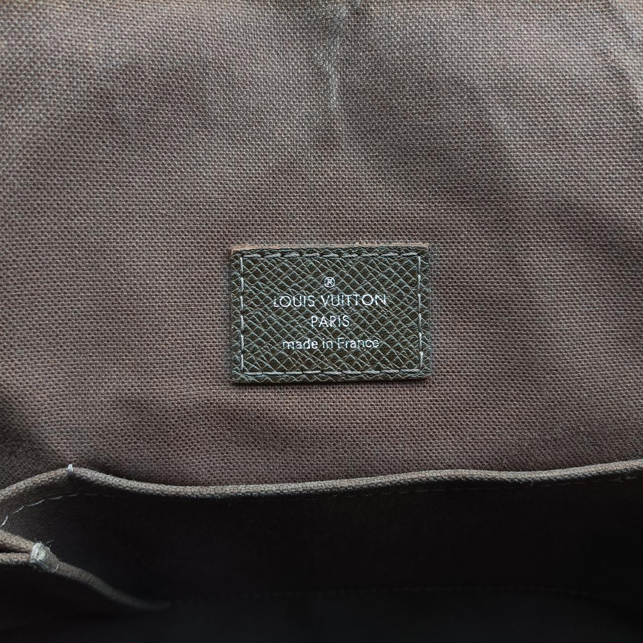 Pre-owned Louis Vuitton ANDREI Grizzly Taiga M32488 shoulderbag | stylenewstar