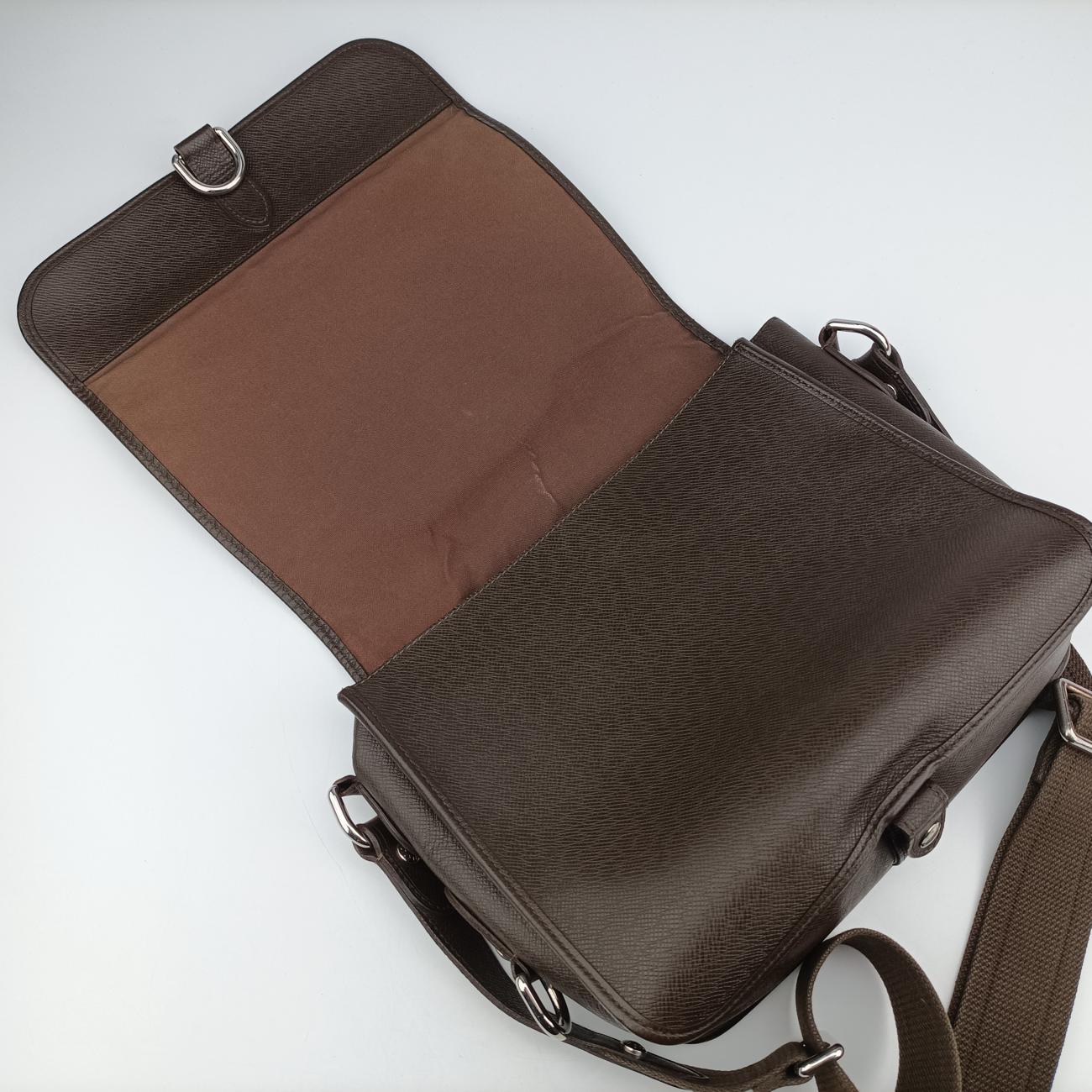 Pre-owned Louis Vuitton ANDREI Grizzly Taiga M32488 shoulderbag | stylenewstar