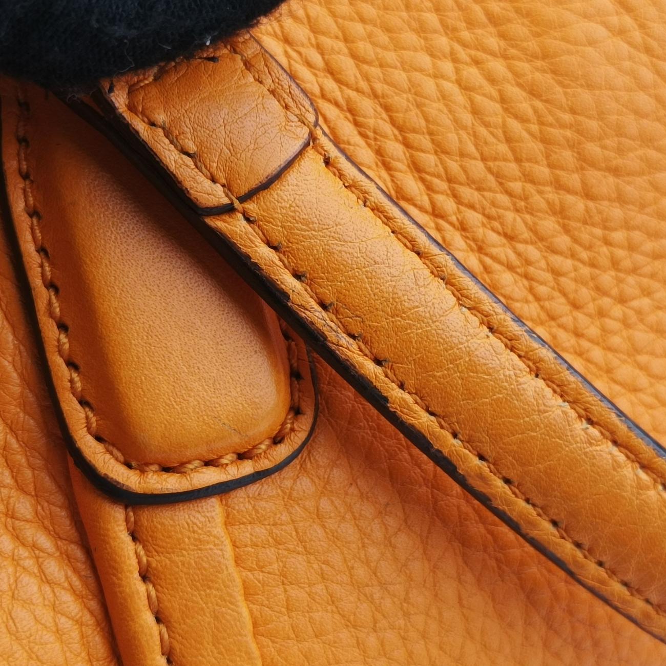 Pre-owned Gucci Soho Orange Leather 369176 shoulderbag | stylenewstar