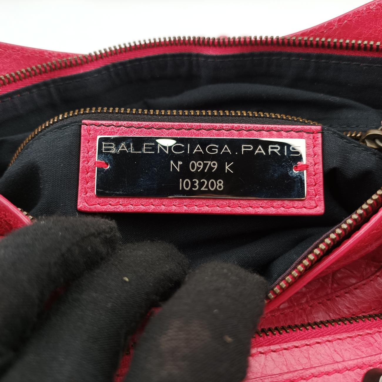 Pre-owned Balenciaga Electric Perforated Motorcycle City Red lambskin  shoulderbag | stylenewstar