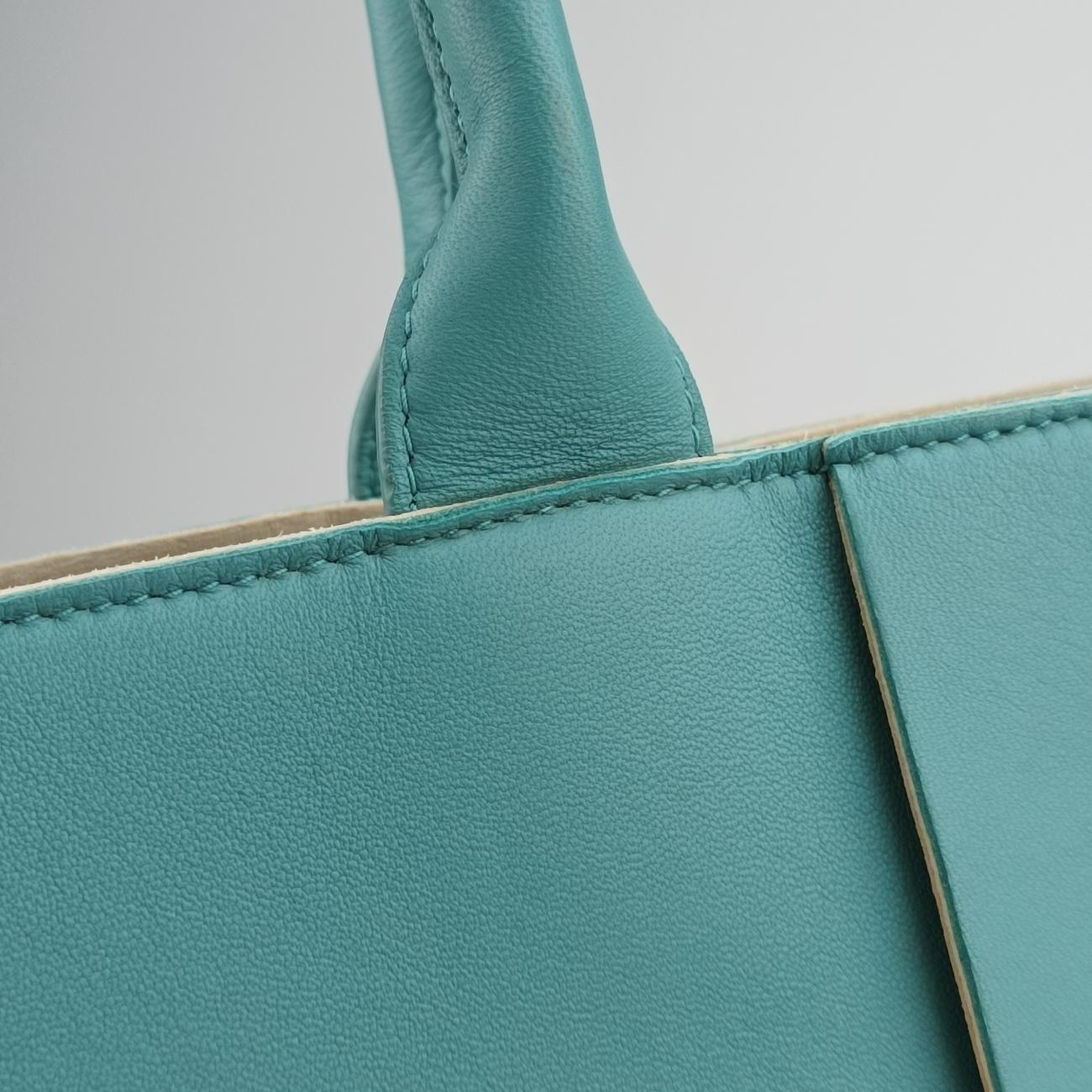 Secondhand Bottega Veneta THE ARCO Tote Blue lambskin  handbag | stylenewstar