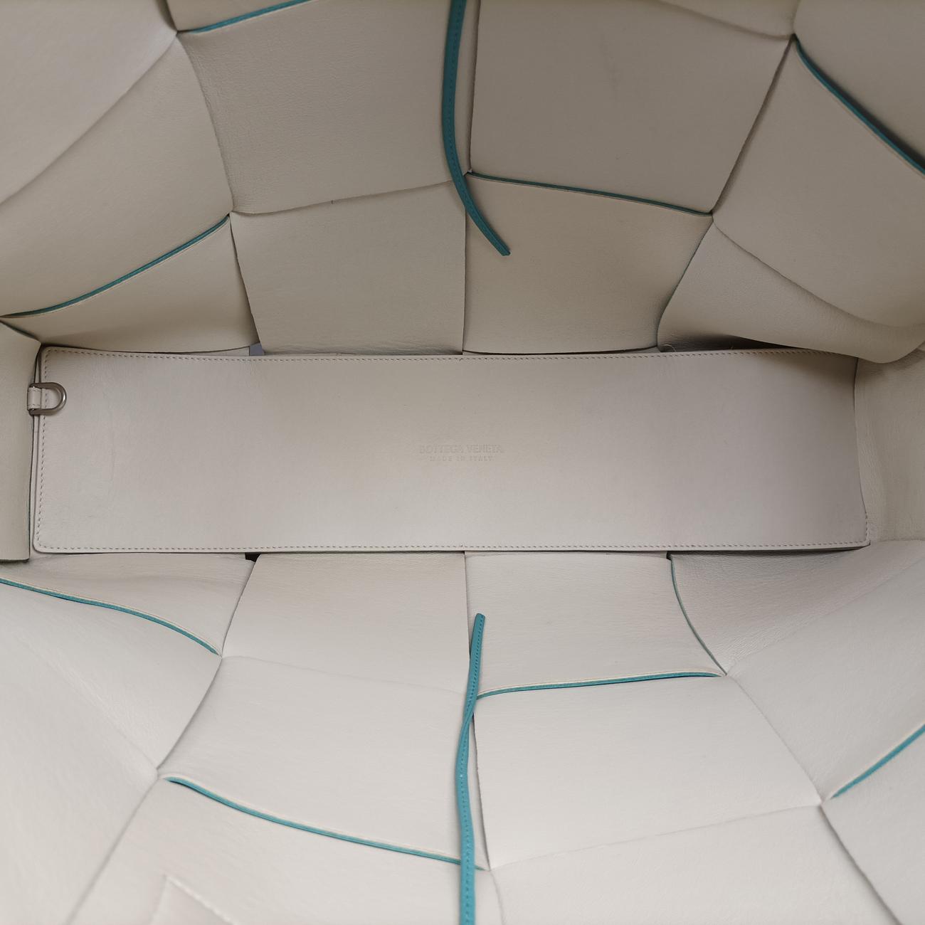 Secondhand Bottega Veneta THE ARCO Tote Blue lambskin  handbag | stylenewstar