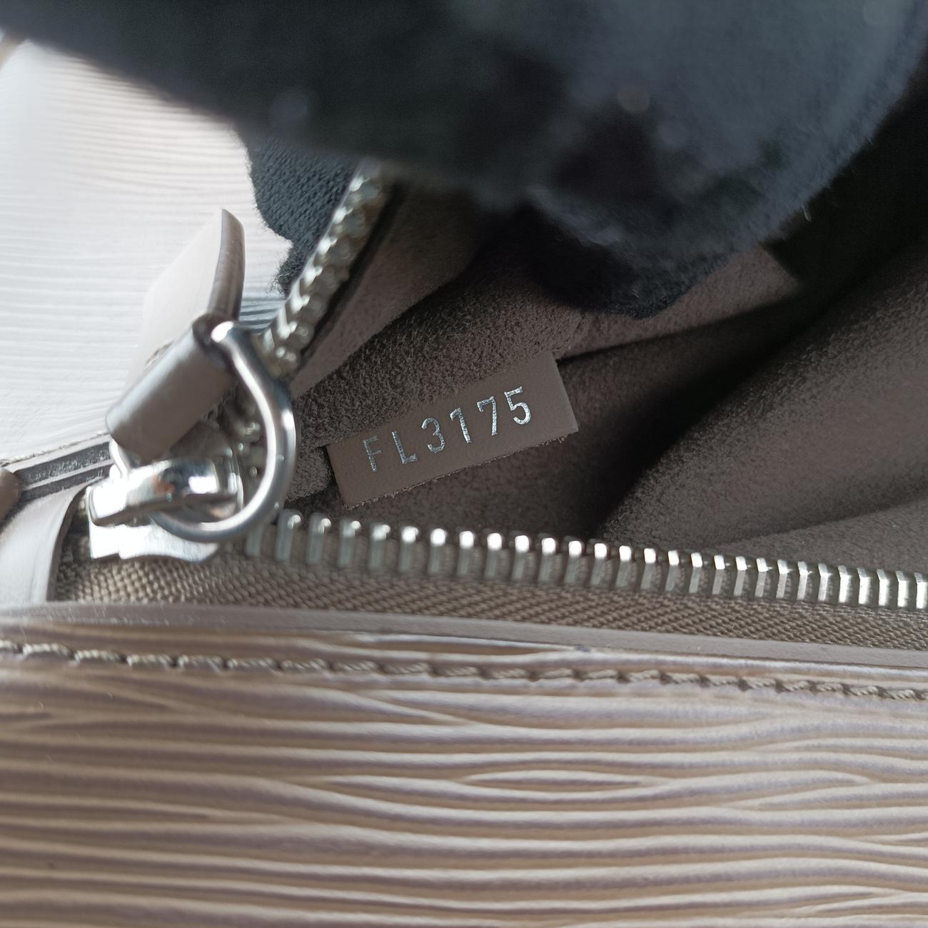 Pre-owned Louis Vuitton IGOR TAUPE Taiga M54017 handbag | stylenewstar