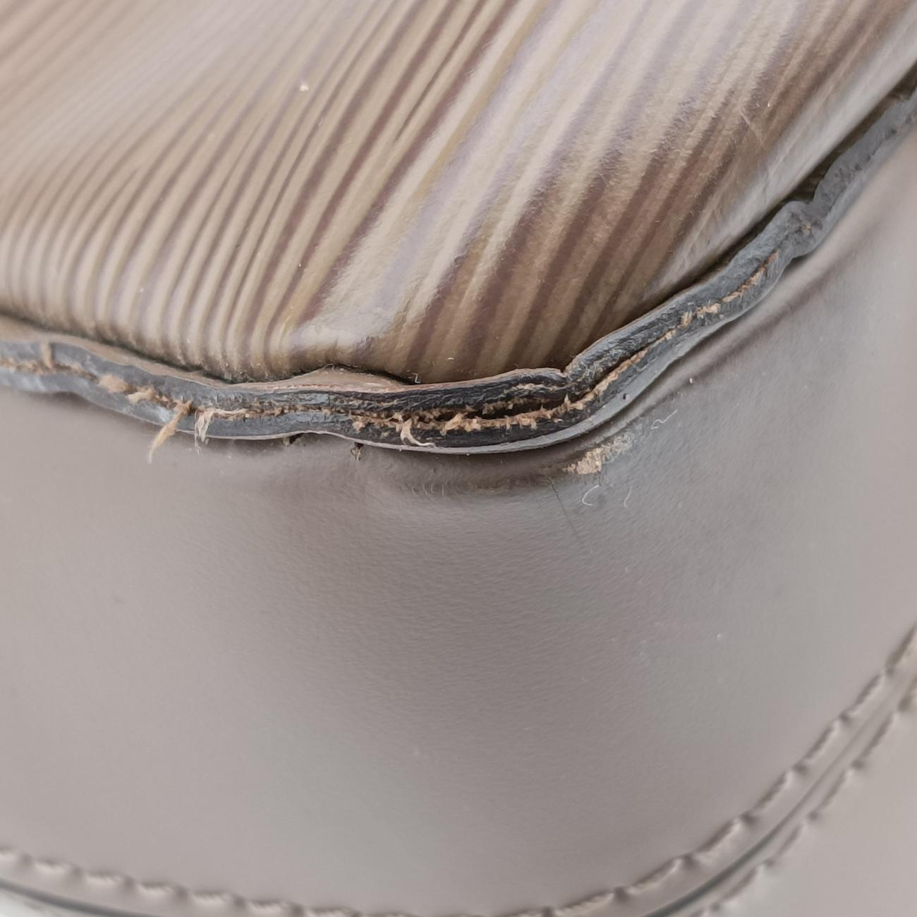 Pre-owned Louis Vuitton IGOR TAUPE Taiga M54017 handbag | stylenewstar