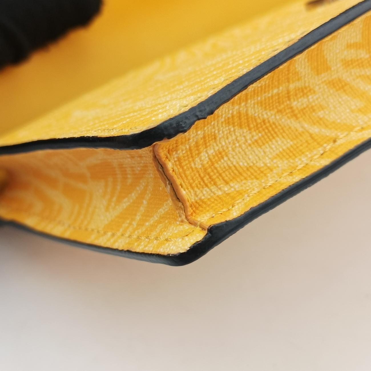 Vintage Fendi FF Logo Baguette slim Yellow Leather 7M0295 shoulderbag | stylenewstar