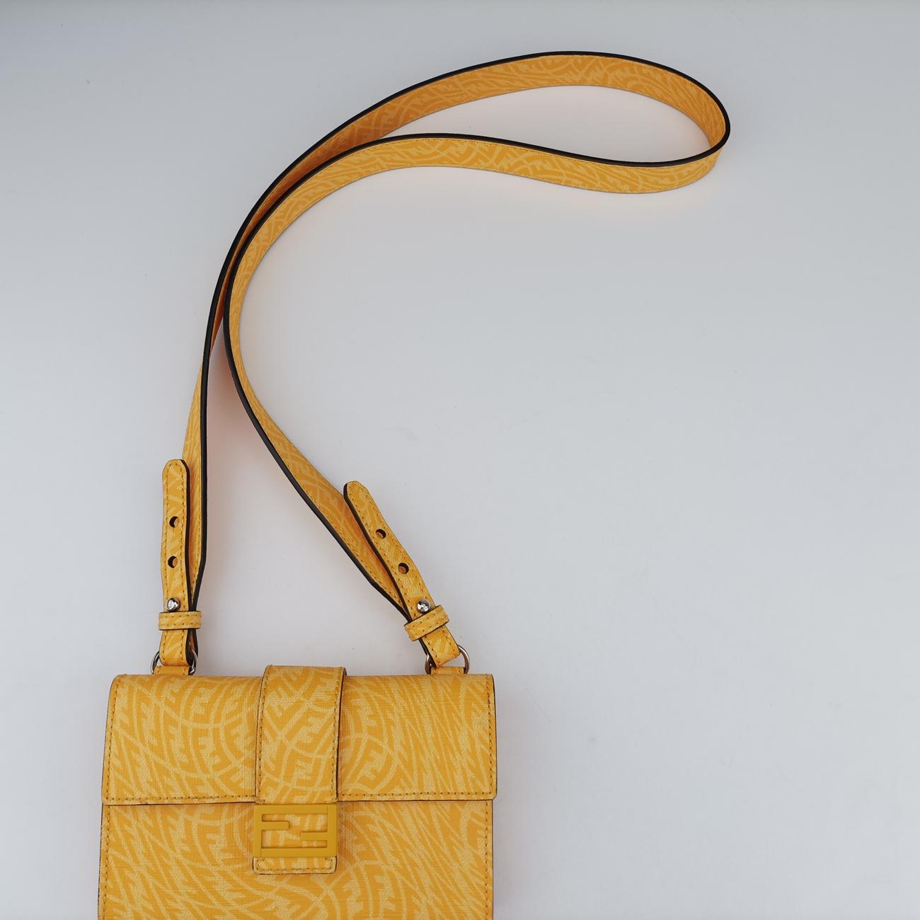 Vintage Fendi FF Logo Baguette slim Yellow Leather 7M0295 shoulderbag | stylenewstar