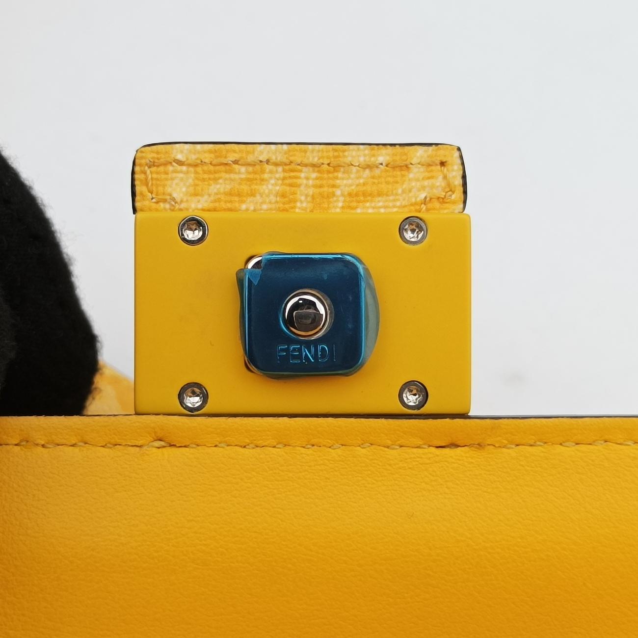 Vintage Fendi FF Logo Baguette slim Yellow Leather 7M0295 shoulderbag | stylenewstar