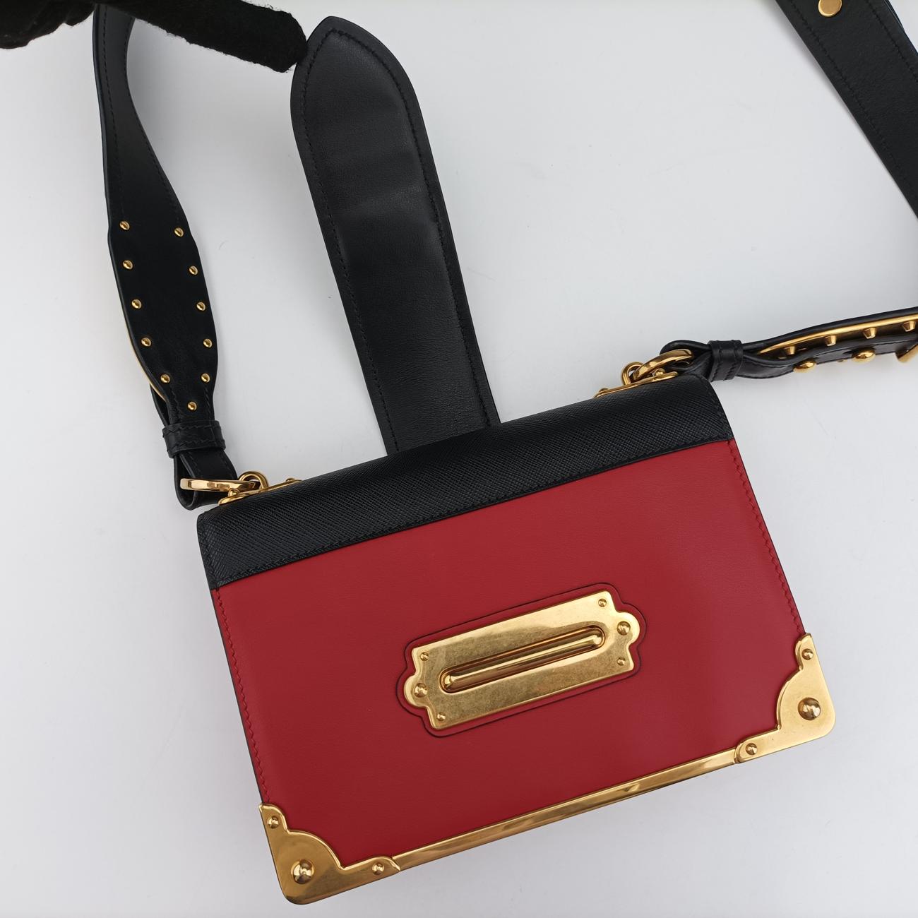 Pre-owned Prada Cahier Red×black Leather 1BD045 shoulderbag | stylenewstar