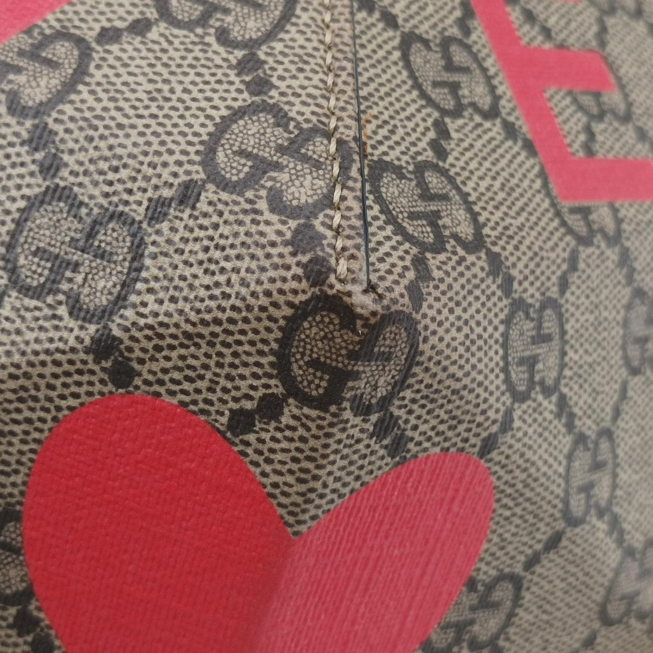 Pre-owned Gucci heart Brown×Red PVC coated canvas 678131 shoulderbag | stylenewstar