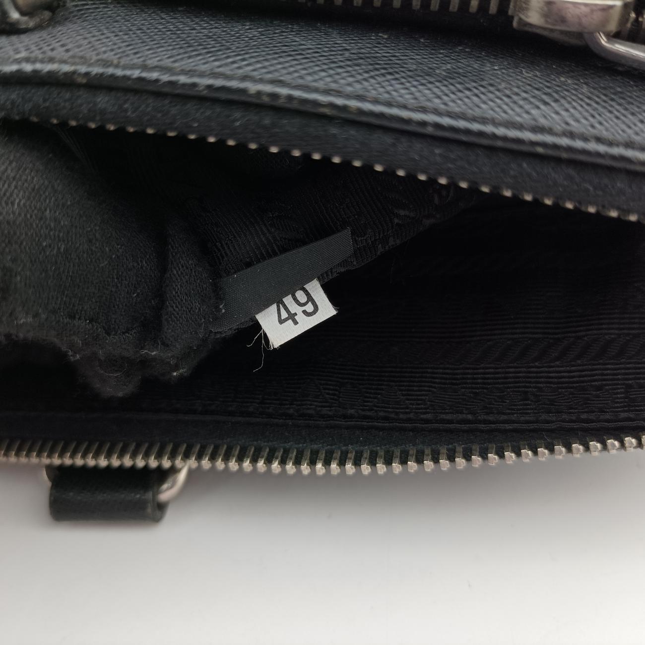 Pre-owned Prada Triangle Logo Plate Black Saffiano Leather  handbag | stylenewstar