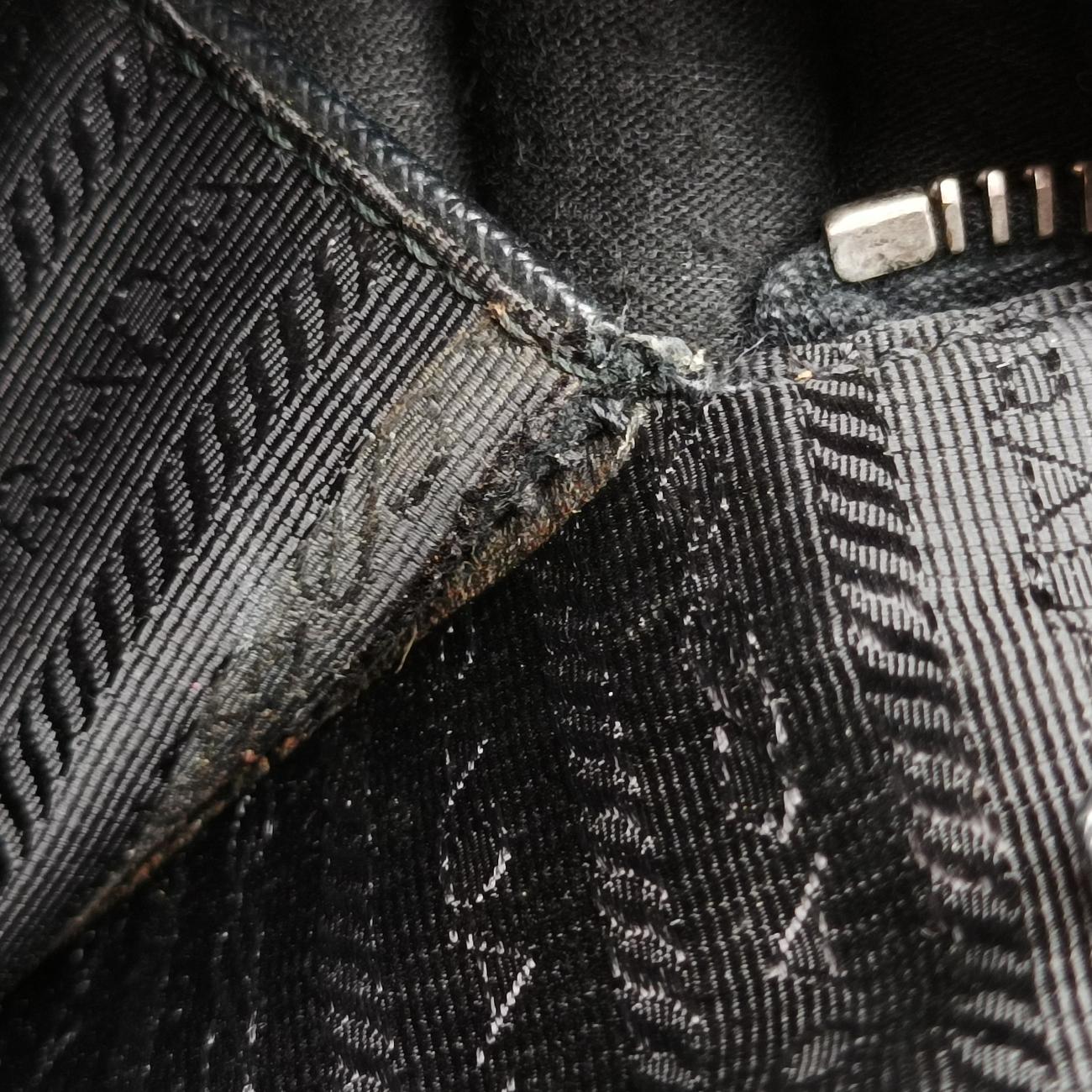 Pre-owned Prada Triangle Logo Plate Black Saffiano Leather  handbag | stylenewstar