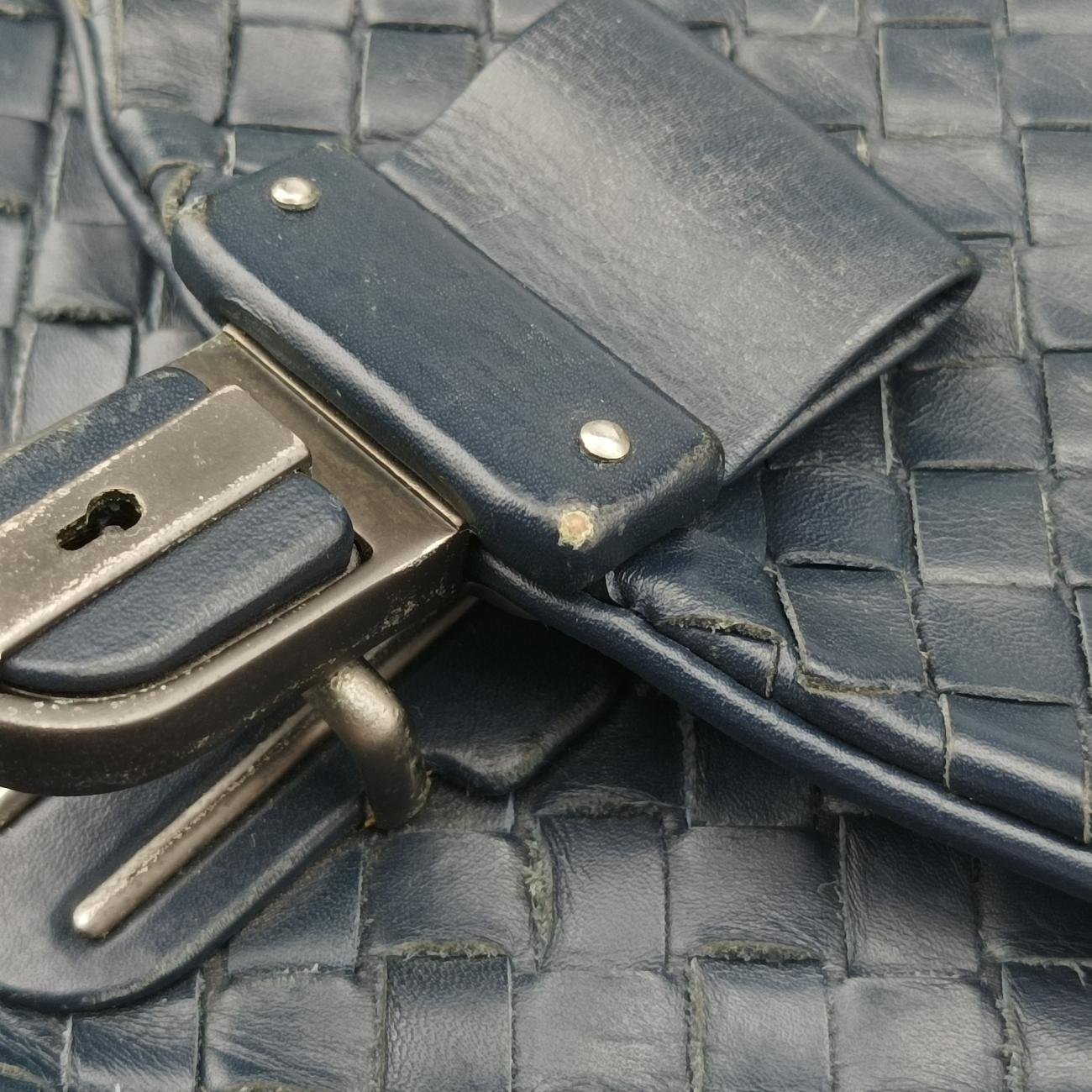 Pre-owned Bottega Veneta Intrecciato Navy lambskin  handbag | stylenewstar