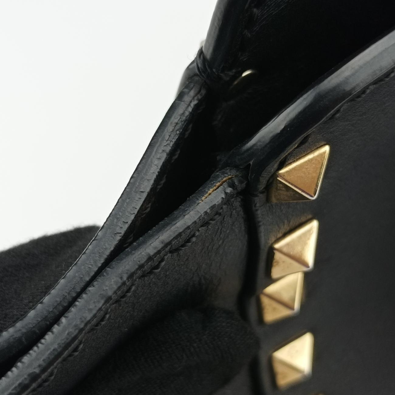 Pre-owned Valentino Rockstud Black Leather  shoulderbag | stylenewstar