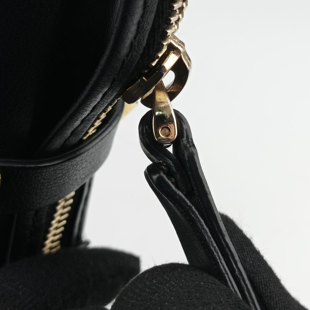 Pre-owned Valentino Rockstud Black Leather  shoulderbag | stylenewstar