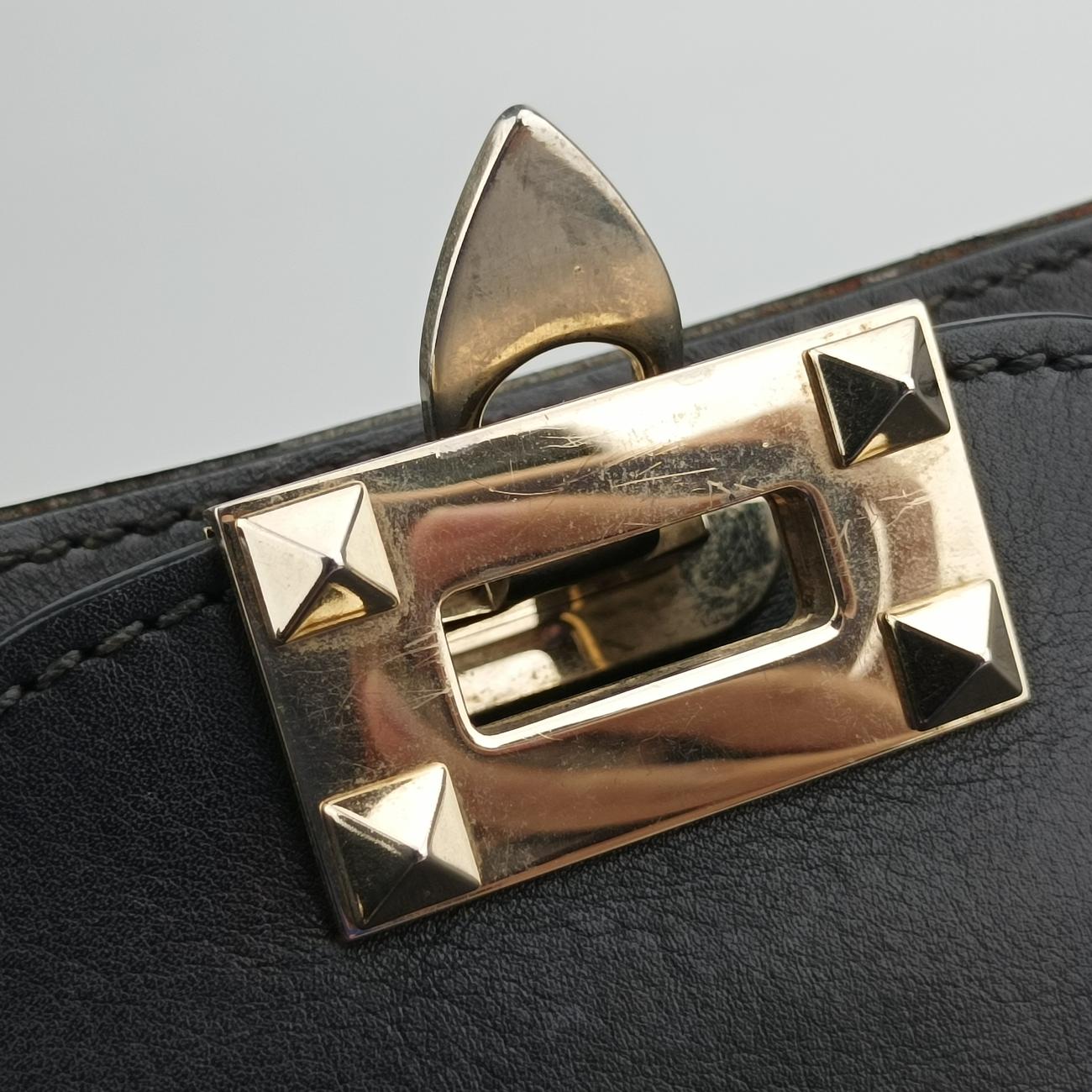 Pre-owned Valentino Rockstud Black Leather  shoulderbag | stylenewstar