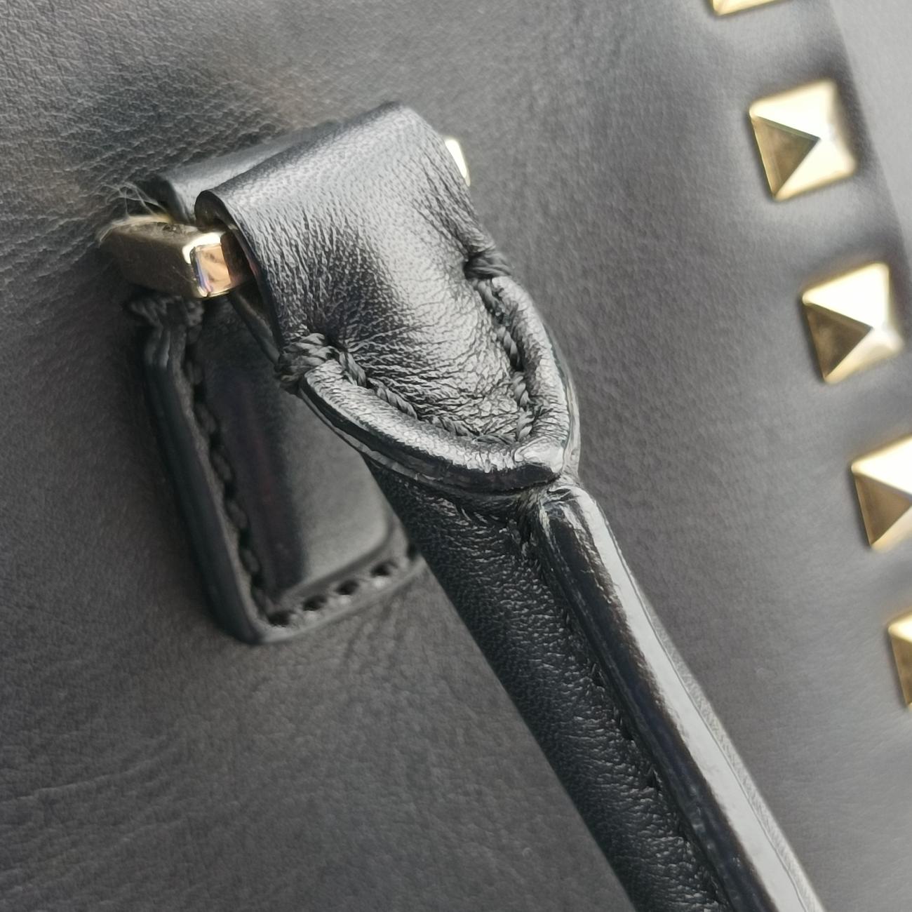 Pre-owned Valentino Rockstud Black Leather  shoulderbag | stylenewstar