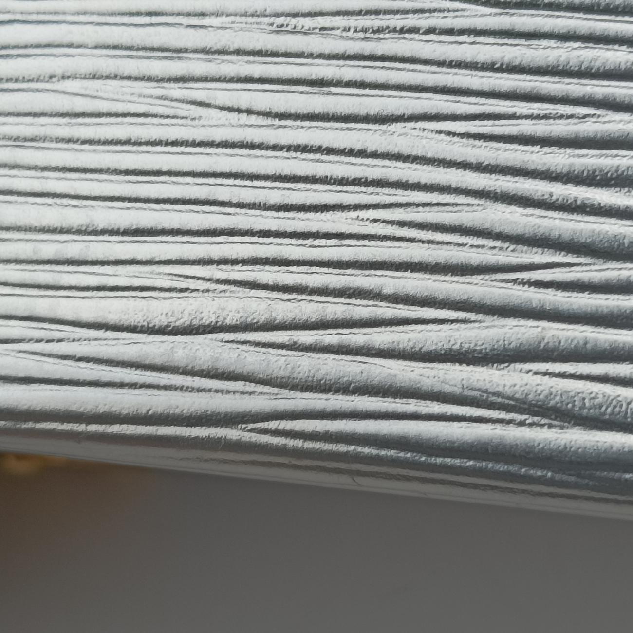 Pre-owned Louis Vuitton PETITE MALLE silver x gold Epi M54653 shoulderbag | stylenewstar