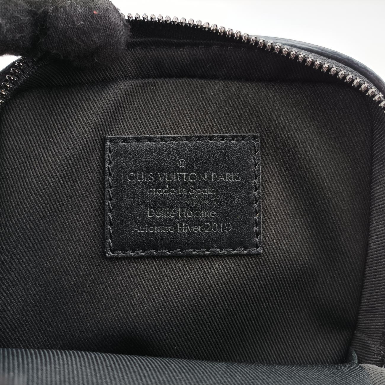 Pre-owned Louis Vuitton Danube Messenger black×multicolor Taiga M30332 shoulderbag | stylenewstar