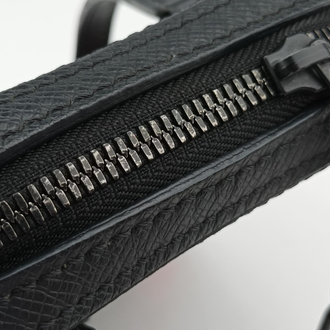 Pre-owned Louis Vuitton Danube Messenger black×multicolor Taiga M30332 shoulderbag | stylenewstar