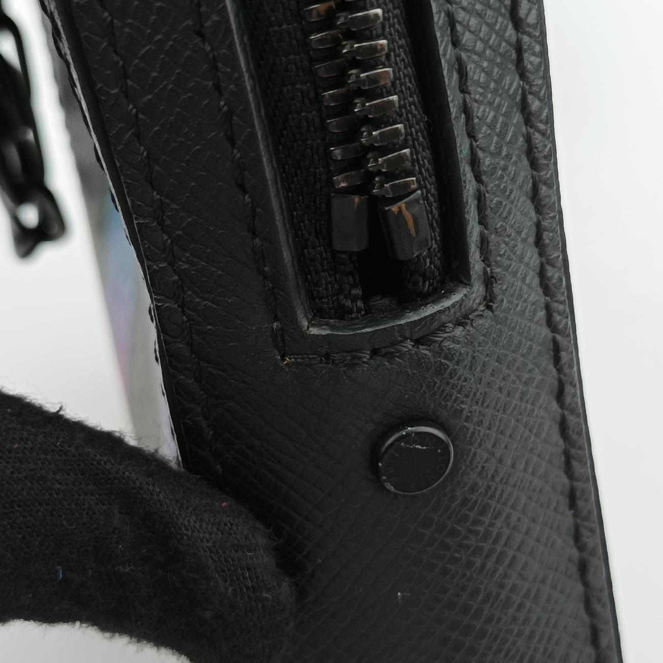 Pre-owned Louis Vuitton Danube Messenger black×multicolor Taiga M30332 shoulderbag | stylenewstar