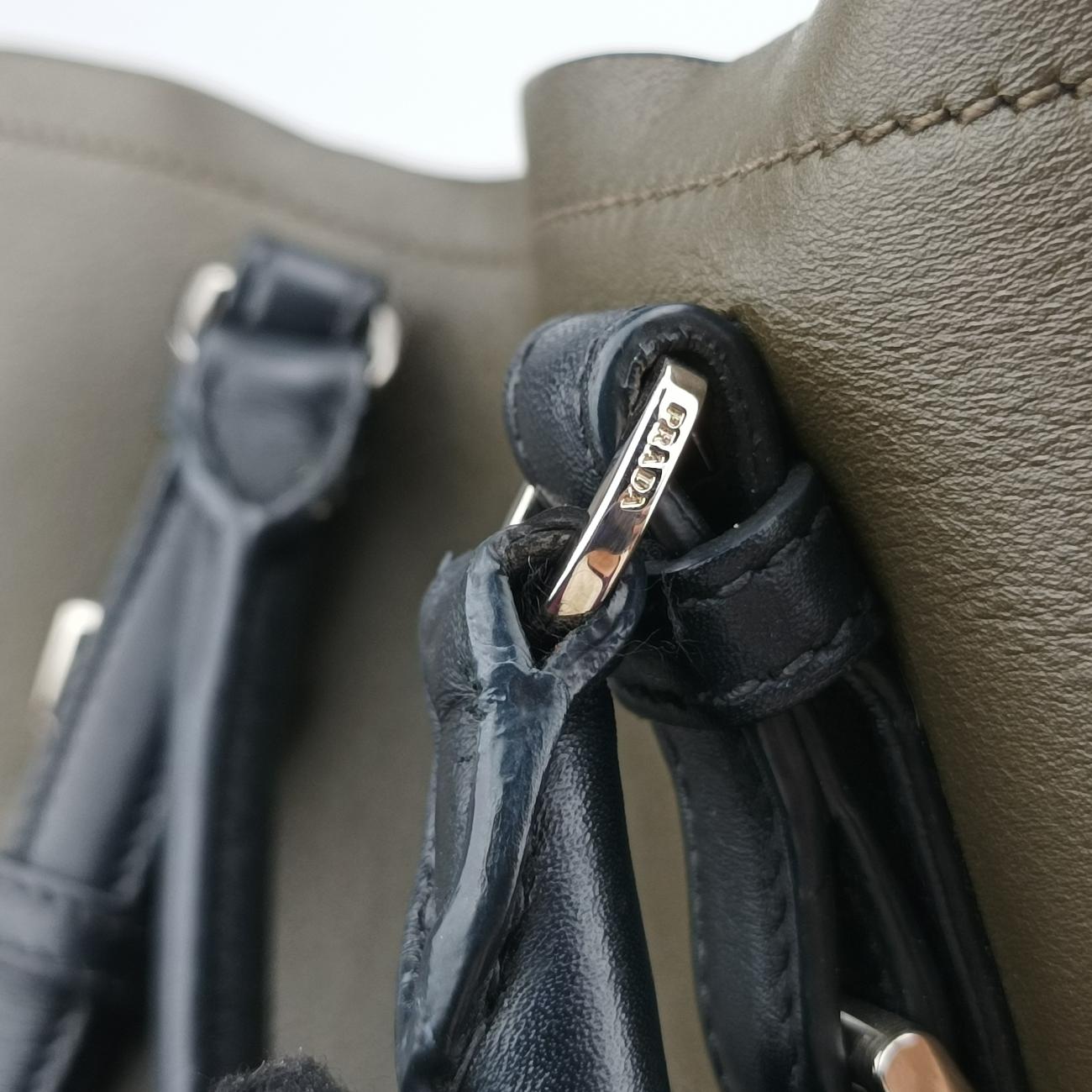 Pre-owned Prada Prada City Calf Double Green×Black Leather  handbag | stylenewstar