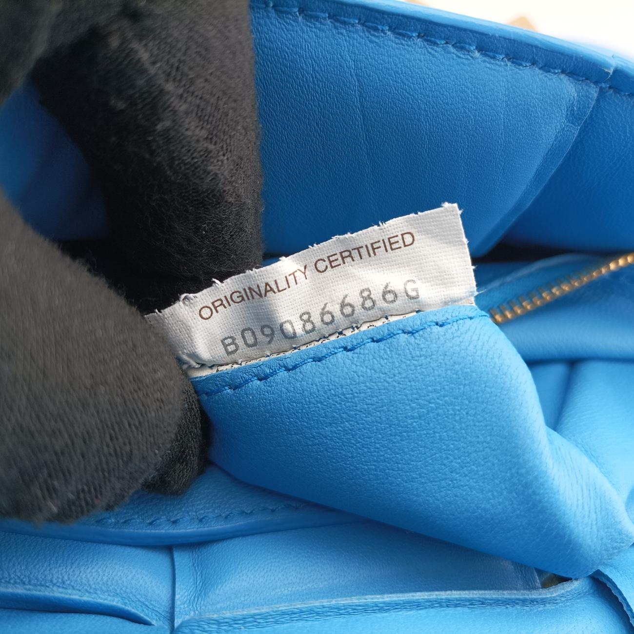 Secondhand Bottega Veneta The Chain Cassette Blue lambskin  shoulderbag | stylenewstar