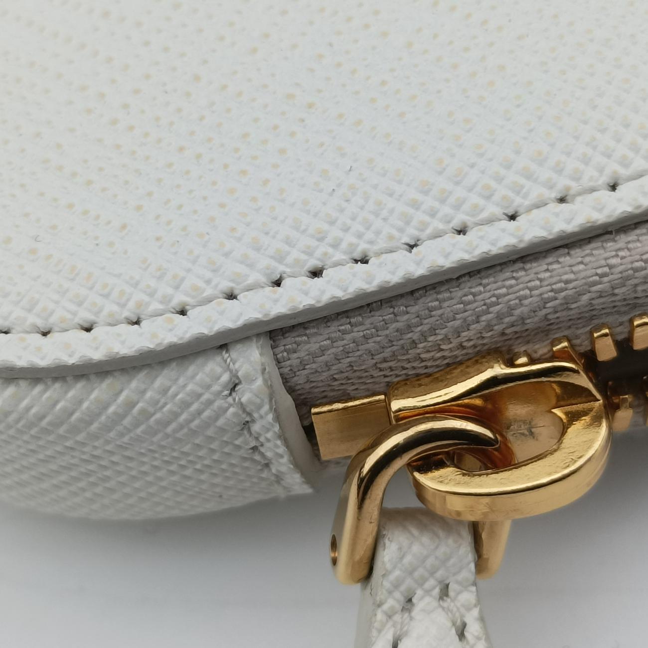 Pre-owned Prada Triangle logo White Saffiano Leather 1DH030 shoulderbag | stylenewstar