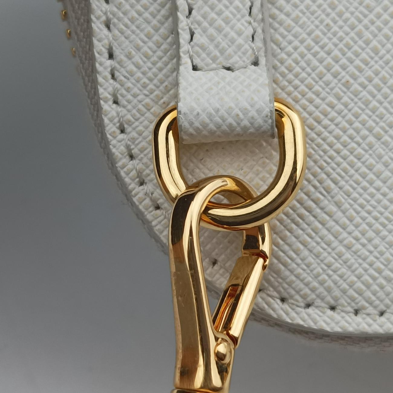 Pre-owned Prada Triangle logo White Saffiano Leather 1DH030 shoulderbag | stylenewstar