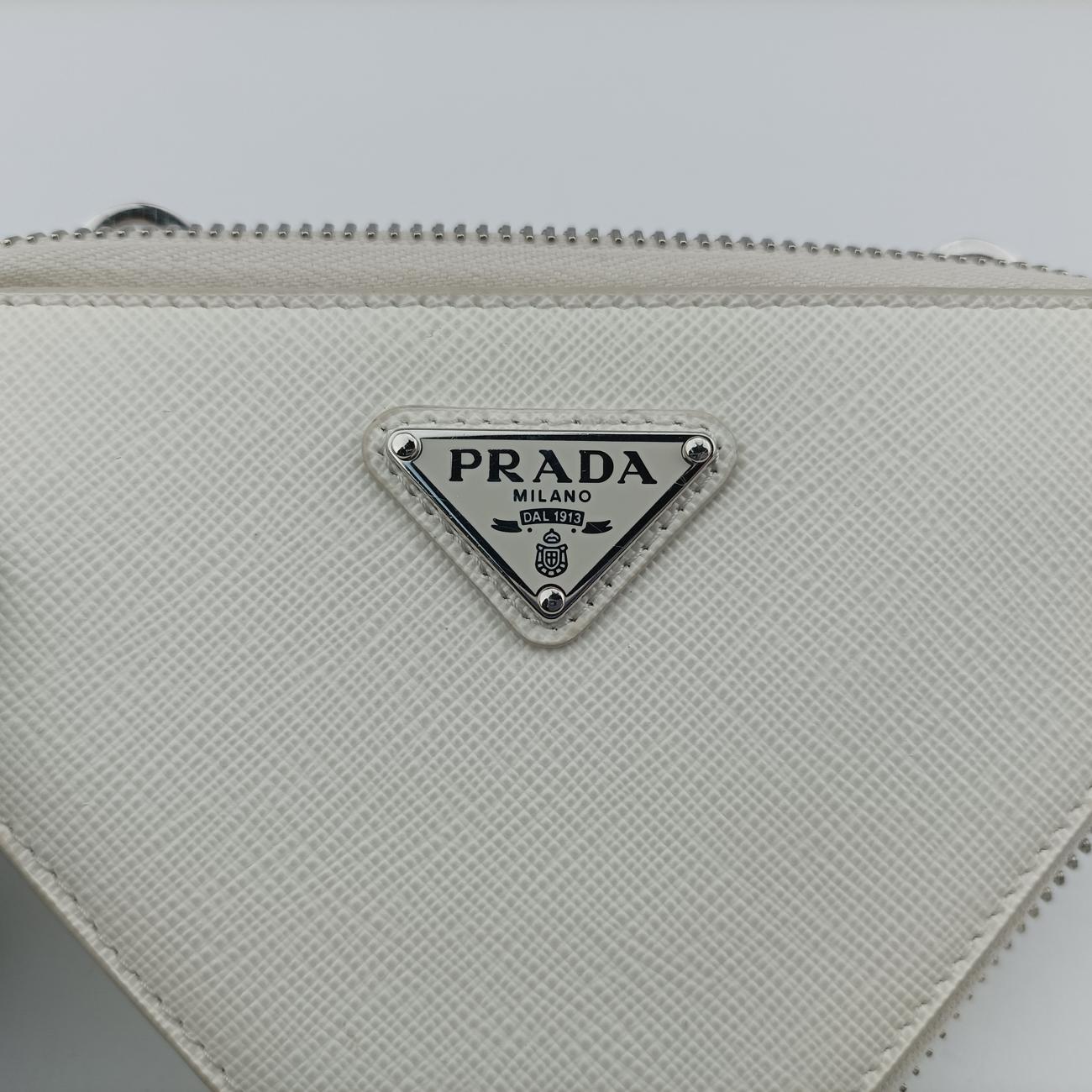 Secondhand Prada Triangle Logo Plate White SAFFIANO Leather 1NR015 shoulderbag | stylenewstar