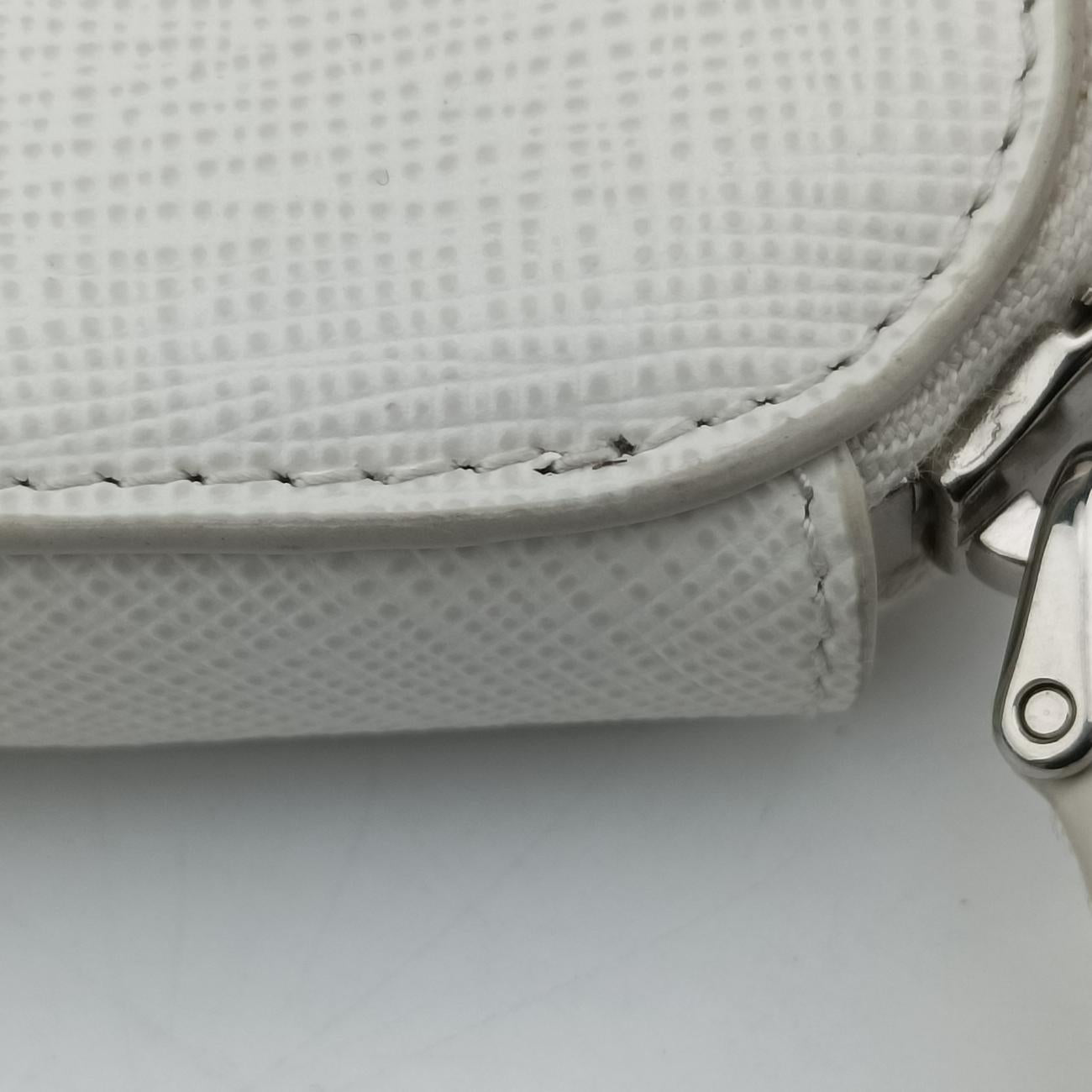 Secondhand Prada Triangle Logo Plate White SAFFIANO Leather 1NR015 shoulderbag | stylenewstar