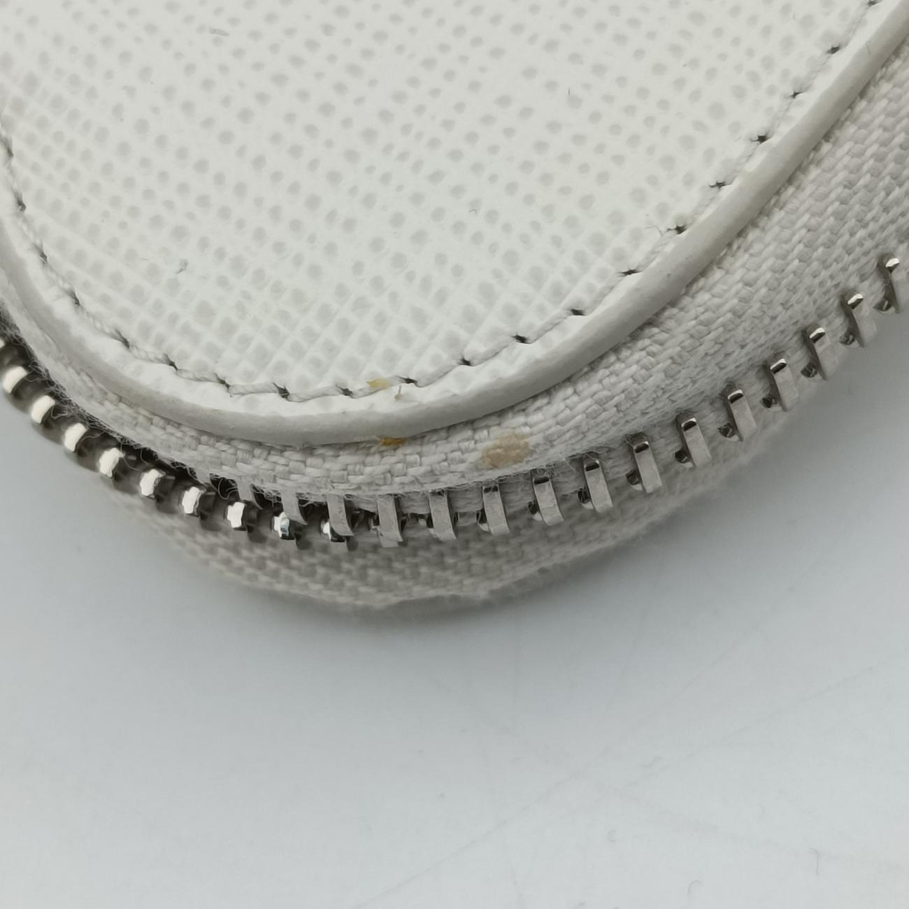 Secondhand Prada Triangle Logo Plate White SAFFIANO Leather 1NR015 shoulderbag | stylenewstar