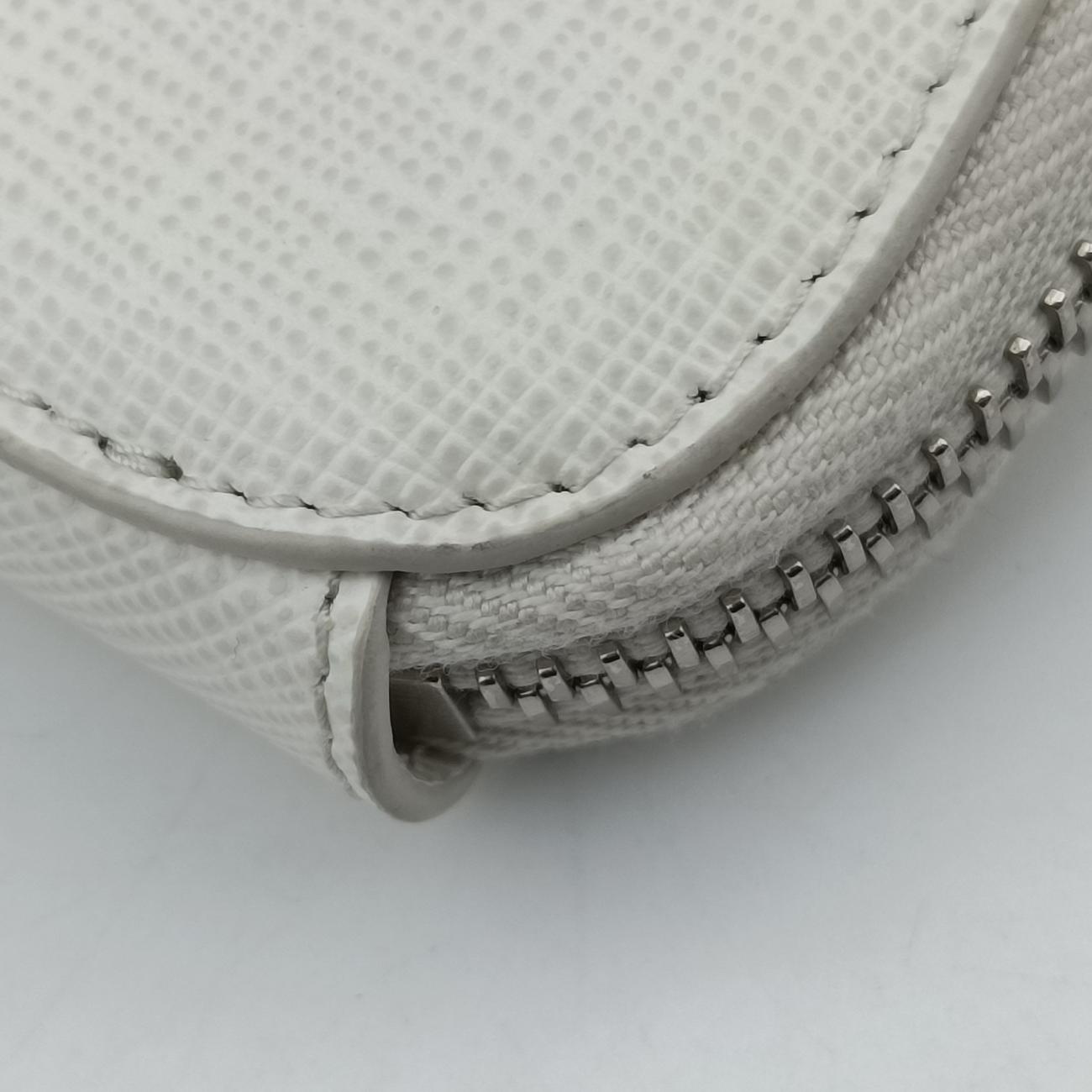 Secondhand Prada Triangle Logo Plate White SAFFIANO Leather 1NR015 shoulderbag | stylenewstar