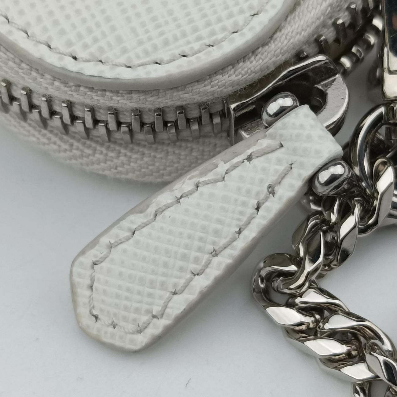 Secondhand Prada Triangle Logo Plate White SAFFIANO Leather 1NR015 shoulderbag | stylenewstar