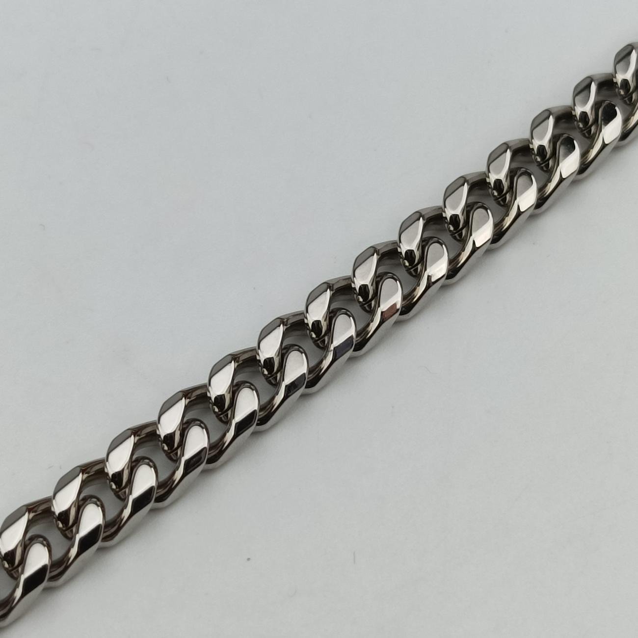 Secondhand Prada Triangle Logo Plate White SAFFIANO Leather 1NR015 shoulderbag | stylenewstar